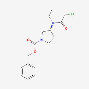 molecular formula C16H21ClN2O3 B7984780 (R)-3-[(2-Chloro-acetyl)-ethyl-amino]-pyrrolidine-1-carboxylic acid benzyl ester 