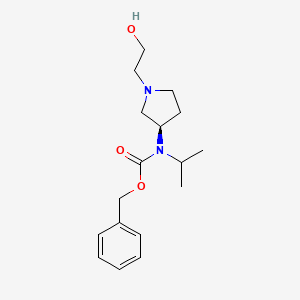 molecular formula C17H26N2O3 B7985019 [(R)-1-(2-Hydroxy-ethyl)-pyrrolidin-3-yl]-isopropyl-carbamic acid benzyl ester 