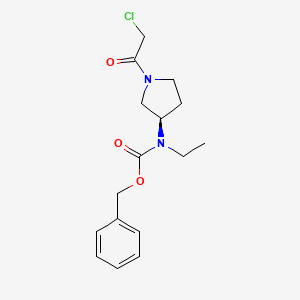 molecular formula C16H21ClN2O3 B7985065 [(R)-1-(2-Chloro-acetyl)-pyrrolidin-3-yl]-ethyl-carbamic acid benzyl ester 