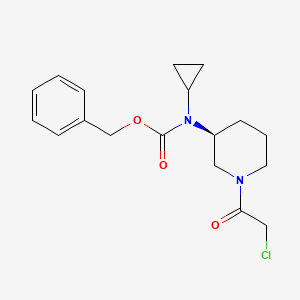 molecular formula C18H23ClN2O3 B7985091 [(S)-1-(2-Chloro-acetyl)-piperidin-3-yl]-cyclopropyl-carbamic acid benzyl ester 