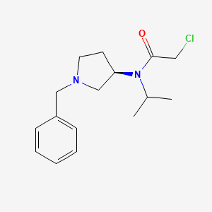 molecular formula C16H23ClN2O B7986210 N-((R)-1-Benzyl-pyrrolidin-3-yl)-2-chloro-N-isopropyl-acetamide 