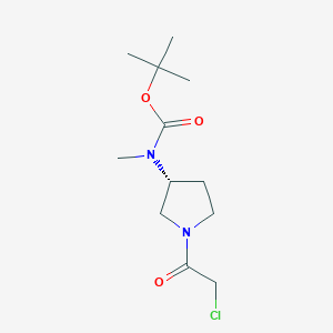 molecular formula C12H21ClN2O3 B7986693 [(R)-1-(2-Chloro-acetyl)-pyrrolidin-3-yl]-methyl-carbamic acid tert-butyl ester 