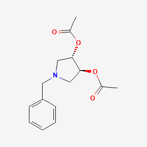 molecular formula C15H19NO4 B7988760 [(3S,4S)-4-acetyloxy-1-benzylpyrrolidin-3-yl] acetate 