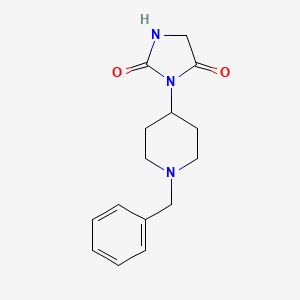 molecular formula C15H19N3O2 B8014215 3-[1-(Phenylmethyl)-4-piperidinyl]-2,4-imidazolidinedione 