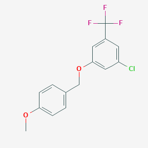 molecular formula C15H12ClF3O2 B8032261 1-Chloro-3-[(4-methoxyphenyl)methoxy]-5-(trifluoromethyl)benzene 
