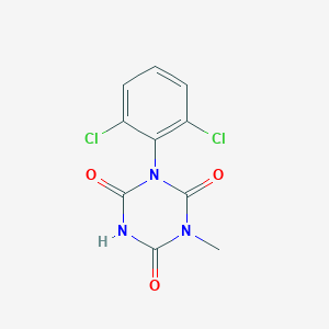 molecular formula C10H7Cl2N3O3 B8045001 1-(2,6-Dichlorophenyl)-3-methyl-1,3,5-triazinane-2,4,6-trione 