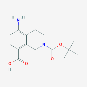 molecular formula C15H20N2O4 B8051366 5-Amino-2-[(tert-butoxy)carbonyl]-1,2,3,4-tetrahydroisoquinoline-8-carboxylic acid 