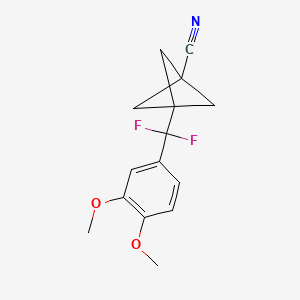 molecular formula C15H15F2NO2 B8054390 3-((3,4-Dimethoxyphenyl)difluoromethyl)bicyclo[1.1.1]pentane-1-carbonitrile 