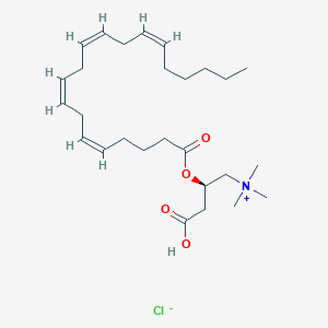 molecular formula C27H46ClNO4 B8055528 (R)-3-carboxy-2-((5Z,8Z,11Z,14Z)-icosa-5,8,11,14-tetraenoyloxy)-N,N,N-trimethylpropan-1-aminium,monochloride 