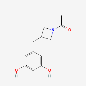 molecular formula C12H15NO3 B8065316 1-{3-[(3,5-Dihydroxyphenyl)methyl]azetidin-1-yl}ethan-1-one 