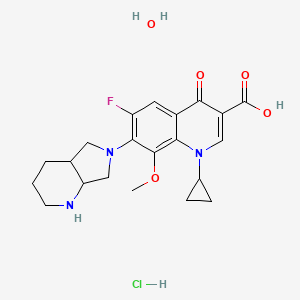 molecular formula C21H27ClFN3O5 B8065727 莫西沙星盐酸盐一水合物 