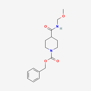 molecular formula C16H22N2O4 B8066530 1-Piperidinecarboxylic acid, 4-[(methoxymethylamino)carbonyl]-, phenylmethyl ester 