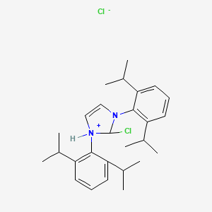 molecular formula C27H38Cl2N2 B8066626 1H-Imidazolium, 1,3-bis[2,6-bis(1-methylethyl)phenyl]-2-chloro-, chloride (1:1) 