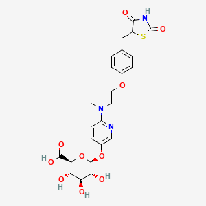 molecular formula C24H27N3O10S B8068028 (2S,3S,4S,5R,6S)-6-[6-[2-[4-[(2,4-dioxo-1,3-thiazolidin-5-yl)methyl]phenoxy]ethyl-methylamino]pyridin-3-yl]oxy-3,4,5-trihydroxyoxane-2-carboxylic acid 