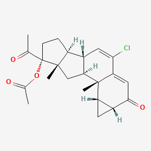 molecular formula C23H27ClO4 B8068691 (1aR,5aR,5bS,8R,8aS,9aS,9bS,9cS)-8-Acetyl-4-chloro-8a,9b-dimethyl-2-oxo-1a,2,5a,5b,6,7,8,8a,9,9a,9b,9c-dodecahydro-1H-cyclopropa[a]pentaleno[1,2-h]naphthalen-8-yl acetate 