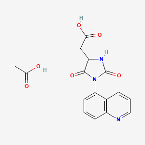 molecular formula C16H15N3O6 B8069564 Acetic acid;2-(2,5-dioxo-1-quinolin-5-ylimidazolidin-4-yl)acetic acid 