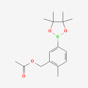 molecular formula C16H23BO4 B8076962 2-Methyl-5-(4,4,5,5-tetramethyl-1,3,2-dioxaborolan-2-yl)benzyl acetate 