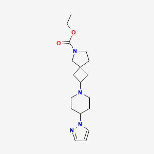molecular formula C18H28N4O2 B8077121 (2s,4r)-ethyl 2-(4-(1H-pyrazol-1-yl)piperidin-1-yl)-6-azaspiro[3.4]octane-6-carboxylate 