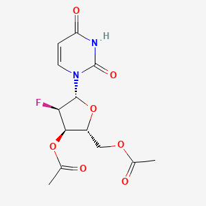 molecular formula C13H15FN2O7 B8082760 ((2R,3R,4R,5R)-3-acetoxy-5-(2,4-dioxo-3,4-dihydropyrimidin-1(2H)-yl)-4-fluorotetrahydrofuran-2-yl)methyl acetate 