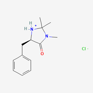 molecular formula C13H19ClN2O B8083392 (5R)-5-benzyl-2,2,3-trimethylimidazolidin-1-ium-4-one;chloride 