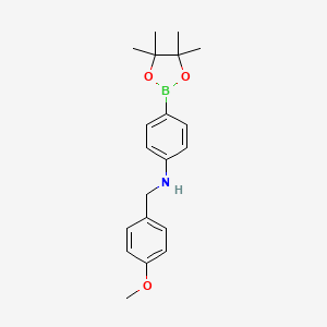 molecular formula C20H26BNO3 B8083685 Benzenemethanamine, 4-methoxy-N-[4-(4,4,5,5-tetramethyl-1,3,2-dioxaborolan-2-yl)phenyl]- 