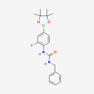 molecular formula C20H24BFN2O3 B8085513 1-Benzyl-3-[2-fluoro-4-(tetramethyl-1,3,2-dioxaborolan-2-yl)phenyl]urea 