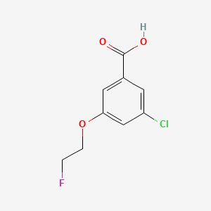 molecular formula C9H8ClFO3 B8086509 3-Chloro-5-(2-fluoroethoxy)benzoic acid 