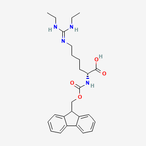 molecular formula C26H34N4O4 B8086542 (R)-2-((((9H-Fluoren-9-yl)methoxy)carbonyl)amino)-6-((bis(ethylamino)methylene)amino)hexanoic acid 