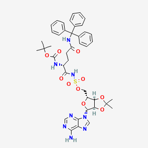 molecular formula C42H48N8O10S B8089564 ((3aR,4R,6R,6aR)-6-(6-Amino-9H-purin-9-yl)-2,2-dimethyltetrahydrofuro[3,4-d][1,3]dioxol-4-yl)methyl ((R)-2-((tert-butoxycarbonyl)amino)-5-oxo-5-(tritylamino)pentanoyl)sulfamate 