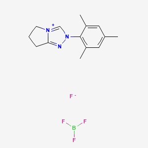 molecular formula C14H18BF4N3 B8089642 6,7-Dihydro-2-(2,4,6-trimethylphenyl)-5HPyrrolo[2,1-c]-1,2,4-triazolium tetrafluoroborate 