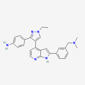 molecular formula C27H28N6 B8089678 3-[4-[3-(4-Aminophenyl)-1-ethyl-1H-pyrazol-4-yl]-1H-pyrrolo[2,3-b]pyridin-2-yl]-N,N-dimethylbenzenemethanamine 