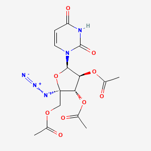 molecular formula C15H17N5O9 B8090914 (2R,3S,4S,5R)-2-(acetoxymethyl)-2-azido-5-(2,4-dioxo-3,4-dihydropyrimidin-1(2H)-yl)tetrahydrofuran-3,4-diyl diacetate 