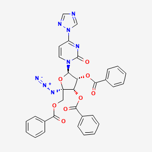 molecular formula C32H24N8O8 B8090929 (2R,3S,4R,5R)-2-azido-2-((benzoyloxy)methyl)-5-(2-oxo-4-(1H-1,2,4-triazol-1-yl)pyrimidin-1(2H)-yl)tetrahydrofuran-3,4-diyl dibenzoate 
