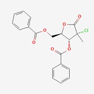 molecular formula C20H17ClO6 B8091322 ((2R,3R,4R)-3-(benzoyloxy)-4-chloro-4-methyl-5-oxotetrahydrofuran-2-yl)methyl benzoate 