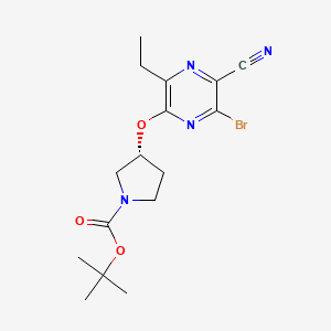 molecular formula C16H21BrN4O3 B8091713 (R)-tert-butyl 3-((6-bromo-5-cyano-3-ethylpyrazin-2-yl)oxy)pyrrolidine-1-carboxylate 