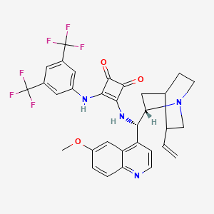 molecular formula C32H28F6N4O3 B8100180 3-[[3,5-Bis(trifluoromethyl)phenyl]amino]-4-[[(8|A,9S)-6'-methoxycinchonan-9-yl]amino]-3-cyclobutene-1,2-dione 