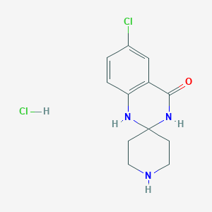 molecular formula C12H15Cl2N3O B8100621 6'-chloro-1'H-spiro[piperidine-4,2'-quinazolin]-4'(3'H)-one hydrochloride 