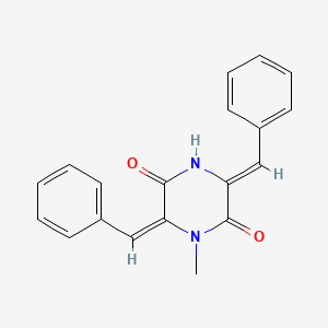 molecular formula C19H16N2O2 B8101280 (3Z,6E)-3,6-dibenzylidene-1-methylpiperazine-2,5-dione 