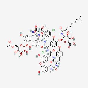 molecular formula C83H86Cl2N8O30 B8103302 (1S,2R,19R,22R,34S,37R,40R)-47-[(2R,3S,4S,5S,6R)-6-(acetyloxymethyl)-3,4,5-trihydroxyoxan-2-yl]oxy-64-[(2S,3R,4R,5S,6S)-6-carboxy-4,5-dihydroxy-3-(8-methylnonanoylamino)oxan-2-yl]oxy-5,32-dichloro-2,26,31,44,49-pentahydroxy-22-(methylamino)-21,35,38,54,56,59-hexaoxo-7,13,28-trioxa-20,36,39,53,55,58-hexazaundecacyclo[38.14.2.23,6.214,17.219,34.18,12.123,27.129,33.141,45.010,37.046,51]hexahexaconta-3,5,8,10,12(64),14(63),15,17(62),23(61),24,26,29(60),30,32,41(57),42,44,46(51),47,49,65-henicosaene-52-carboxylic acid 