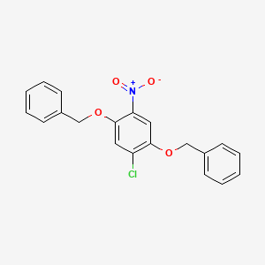 molecular formula C20H16ClNO4 B8105082 (((2-Chloro-5-nitro-1,4-phenylene)bis(oxy))bis(methylene))dibenzene 