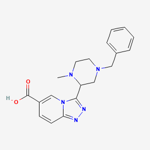 molecular formula C19H21N5O2 B8109859 3-(4-Benzyl-1-methylpiperazin-2-yl)-[1,2,4]triazolo[4,3-a]pyridine-6-carboxylic acid 