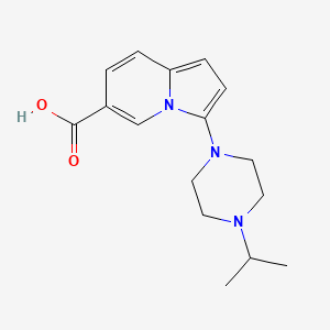 molecular formula C16H21N3O2 B8110380 3-(4-Isopropylpiperazin-1-yl)indolizine-6-carboxylic acid 