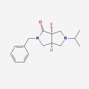 molecular formula C16H21FN2O B8110551 cis-2-Benzyl-6a-fluoro-5-isopropylhexahydropyrrolo[3,4-c]pyrrol-1(2H)-one 