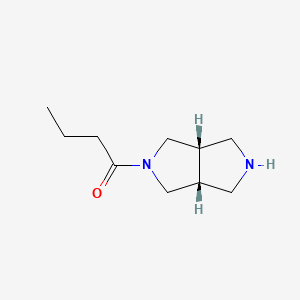 molecular formula C10H18N2O B8111548 1-((3AR,6aS)-hexahydropyrrolo[3,4-c]pyrrol-2(1H)-yl)butan-1-one 
