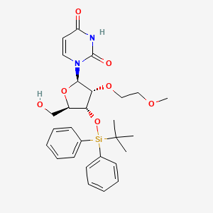 molecular formula C28H36N2O7Si B8112747 1-((2R,3R,4R,5R)-4-((tert-butyldiphenylsilyl)oxy)-5-(hydroxymethyl)-3-(2-methoxyethoxy)tetrahydrofuran-2-yl)pyrimidine-2,4(1H,3H)-dione 