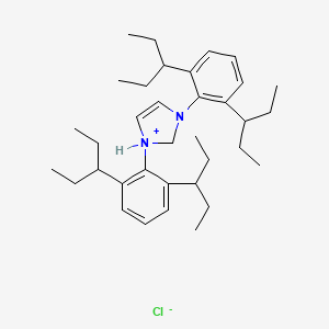 molecular formula C35H55ClN2 B8117763 1H-Imidazolium, 1,3-bis[2,6-bis(1-ethylpropyl)phenyl]-, chloride (1:1) 
