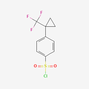 molecular formula C10H8ClF3O2S B8118362 4-[1-(三氟甲基)-环丙基]苯磺酰氯 