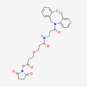 molecular formula C28H27N3O7 B8121065 (2,5-Dioxopyrrolidin-1-yl) 3-[3-[[3-(2-azatricyclo[10.4.0.04,9]hexadeca-1(16),4,6,8,12,14-hexaen-10-yn-2-yl)-3-oxopropyl]amino]-3-oxopropoxy]propanoate 