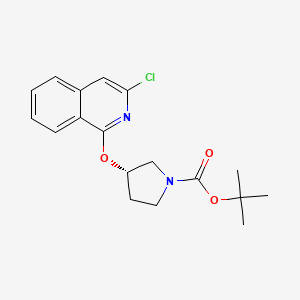 molecular formula C18H21ClN2O3 B8122557 (S)-叔丁基 3-((3-氯异喹啉-1-基)氧基)吡咯烷-1-羧酸酯 