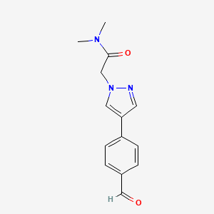 molecular formula C14H15N3O2 B8128683 2-[4-(4-Formylphenyl)-pyrazol-1-yl]-N,N-dimethylacetamide 